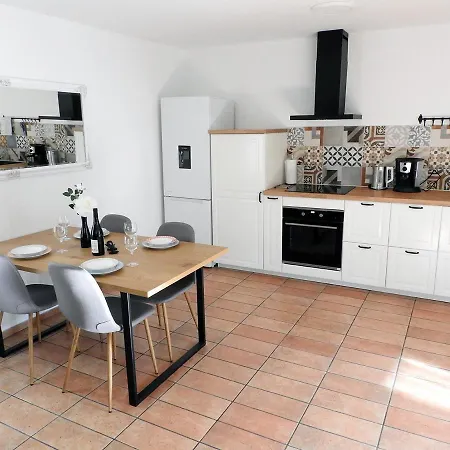 Lu, Stinjan - Πούλα