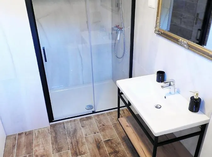 Lu, Stinjan - * Póla